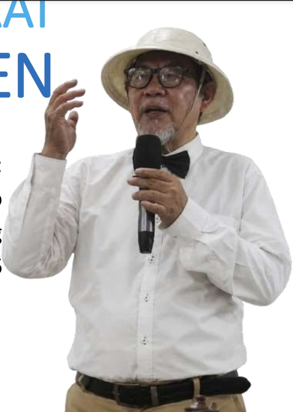 Foto Tri Yulianto sedang berbicara memegang mikrofon
